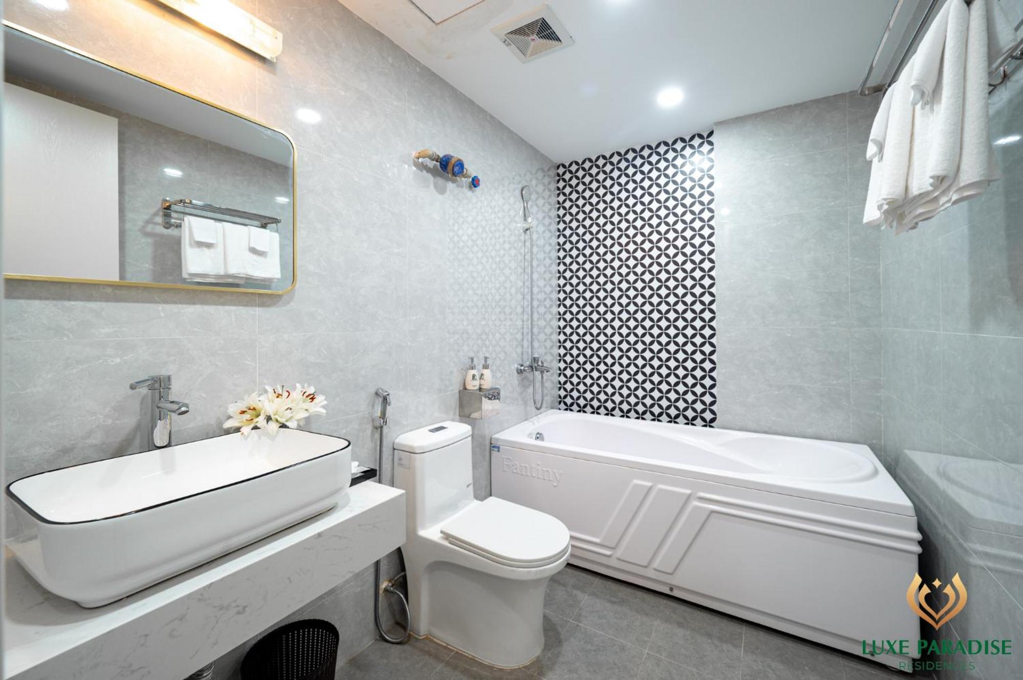 Luxe Paradise Residence 76 To Ngoc Van Hanoi Buitenkant foto